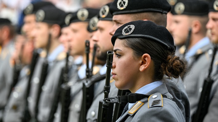 "Kriegstüchtig? 70 Jahre Bundeswehr": Doku jetzt im ZDF streamen