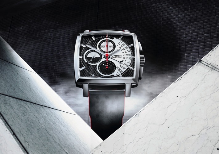 Mutig und kraftvoll: Die deutsche Uhrenmarke Union Glashütte zeigt ihren Averin Chronographen im extravaganten Design mit quadratischem Format und einer unkonventionellen Datumsanzeige.

Uhr, Chronograph, Glashütte/Sachsen, mechanische Uhr, Armbanduhr, deutsche Uhrenmarke, Made in Germany, Uhrmacherkunst, Automatikuhr, Zeitmesser / Weiterer Text über ots und www.presseportal.de/nr/156277 / Die Verwendung dieses Bildes ist für redaktionelle Zwecke unter Beachtung ggf. genannter Nutzungsbedingungen honorarfrei. Veröffentlichung bitte mit Bildrechte-Hinweis.