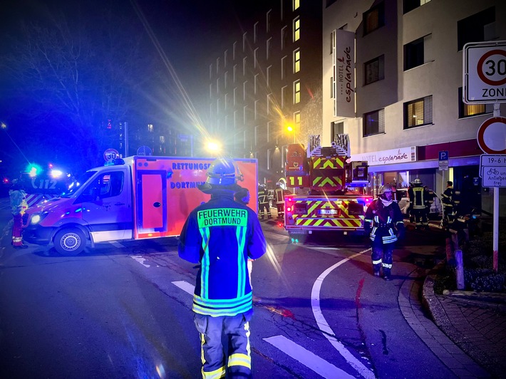 FW-DO: Feuer in Mitte / Saunabrand in einem Hotel