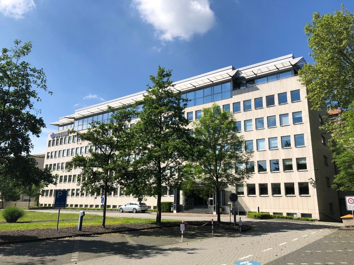 Der Vorstand der Berufsgenossenschaft Energie Textil Elektro Medienerzeugnisse (BG ETEM) hat am 5. Mai einen Beitragsfuß in Höhe von 2,86 beschlossen. Der Beitragsfuß ist eine Rechengröße, die gemeinsam mit der Gefahrklasse des Betriebes und seiner Lohnsumme zur Berechnung der Beitragshöhe dient. Durch diese Entscheidung liegt der durchschnittliche Mitgliedsbeitrag weiter bei 0,79 Euro je 100 Euro Lohnsumme. / Weiterer Text über ots und www.presseportal.de/nr/18978 / Die Verwendung dieses Bildes ist für redaktionelle Zwecke unter Beachtung ggf. genannter Nutzungsbedingungen honorarfrei. Veröffentlichung bitte mit Bildrechte-Hinweis. Der Vorstand der Berufsgenossenschaft Energie Textil Elektro Medienerzeugnisse (BG ETEM) hat am 5. Mai einen Beitragsfuß in Höhe von 2,86 beschlossen. Der Beitragsfuß ist eine Rechengröße, die gemeinsam mit der Gefahrklasse des Betriebes und seiner Lohnsumme zur Berechnung der Beitragshöhe dient. Durch diese Entscheidung liegt der durchschnittliche Mitgliedsbeitrag weiter bei 0,79 Euro je 100 Euro Lohnsumme. / Weiterer Text über ots und www.presseportal.de/nr/18978 / Die Verwendung dieses Bildes ist für redaktionelle Zwecke unter Beachtung ggf. genannter Nutzungsbedingungen honorarfrei. Veröffentlichung bitte mit Bildrechte-Hinweis.