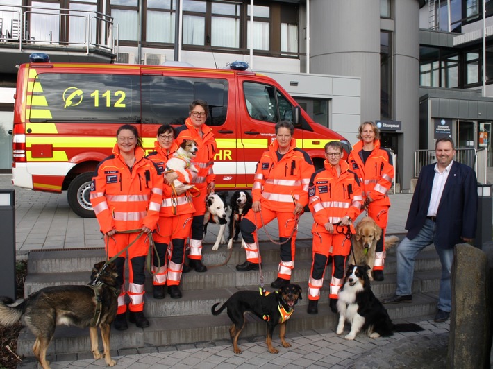 FW VG Asbach: Neue Fachgruppe Suchhunde bei der Feuerwehr