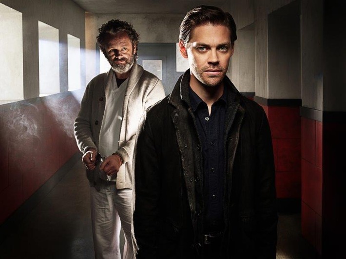 Du sollst nicht töten! SAT.1 zeigt Tom Payne und Michael Sheen in dem neuen US-Crime-Hit "Prodigal Son - Der Mörder in Dir" ab 10. September als Free-TV-Premiere