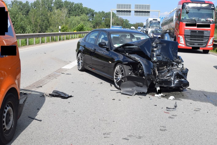 POL-PDKL: A6/Ramstein-Miesenbach, Zwei Leichtverletzte bei Auffahrunfall