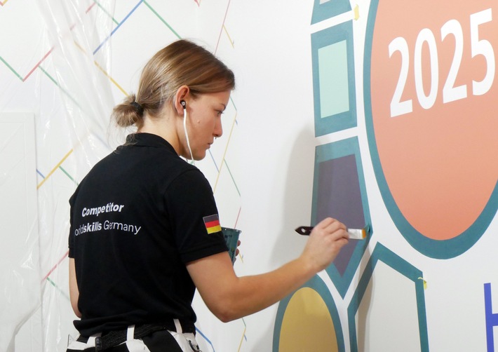 Silbermedaille für Deutschland bei den EuroSkills 2025: Anna Hüllner ist Vize-Europameisterin der Maler und Lackierer