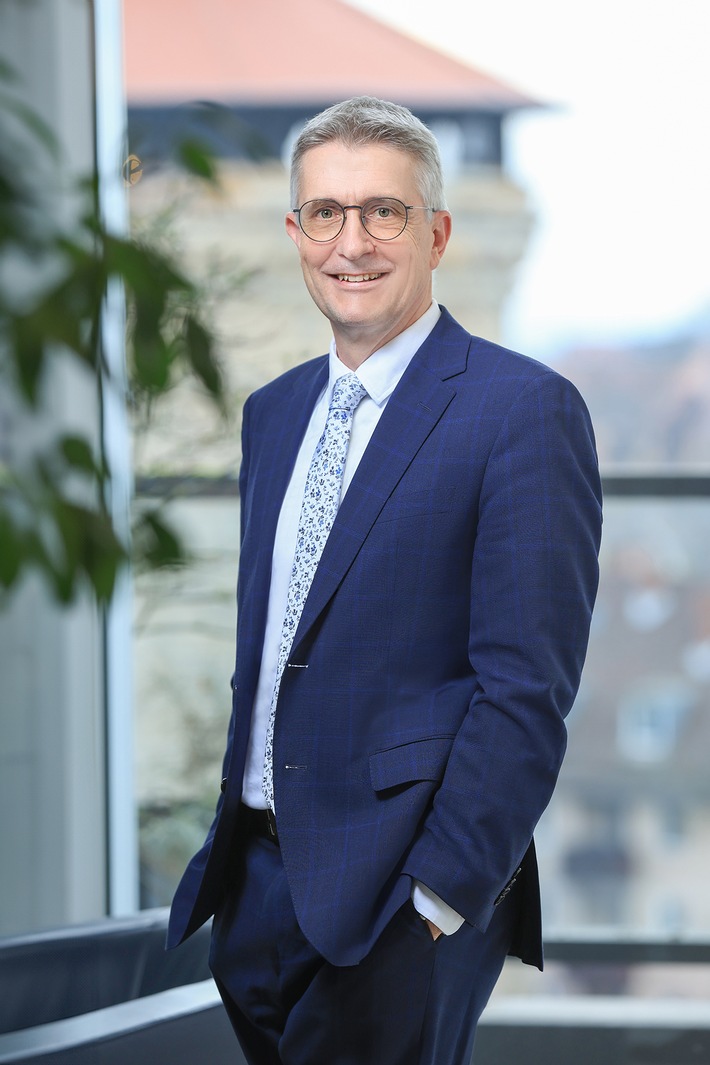 Überdurchschnittliches Wachstum: uniVersa knackt Milliarden-Beitragsmarke