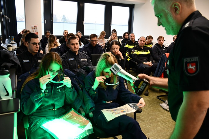 POL-AK NI: 83 internationale Studierende erhalten Einblick in die Polizeiakademie Niedersachsen
