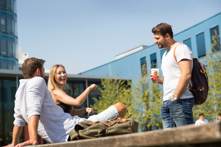 Hybrider Infotag an der SRH Hochschule Heidelberg – den Campus erleben