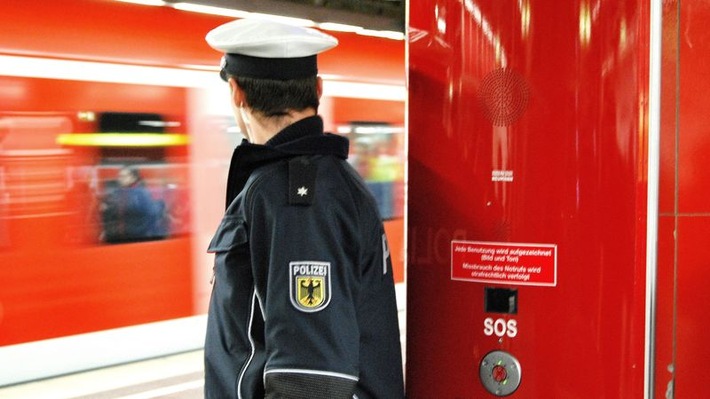 Bundespolizeidirektion München: Lebensgefährlicher Bahnsteigwechsel: S-Bahnschnellbremsung wegen 26-Jährigem
