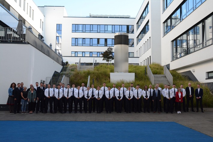 POL-MG: 33 neue Beamtinnen und Beamte im Polizeipräsidium Mönchengladbach begrüßt