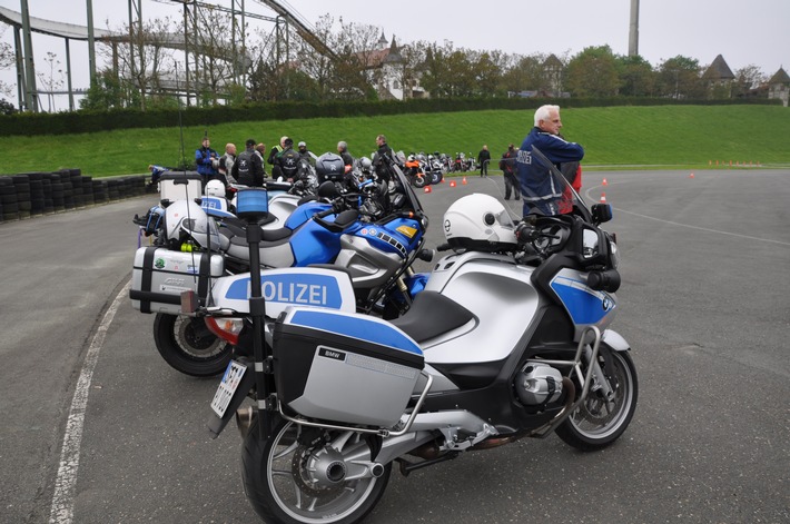 POL-HK: Heidekreis:Biker-Aktionstag der Polizei 
Motorrad-Fahrtrainer bieten kostenlose Fahrübungen aus Fahrsicherheits-Programmen an