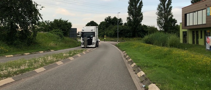 POL-PDLD: Edenkoben - Pannen-LKW