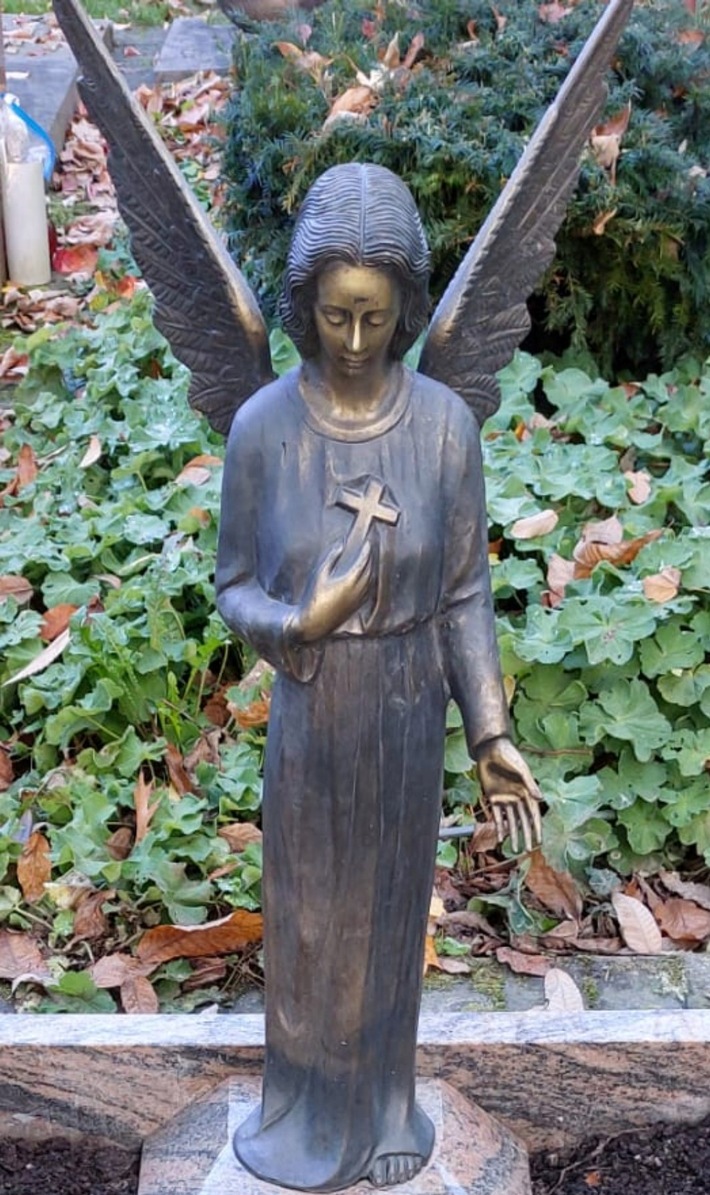 POL-VIE: Engelsfigur von Grab gestohlen - Haben Sie Hinweise zum Verbleib?