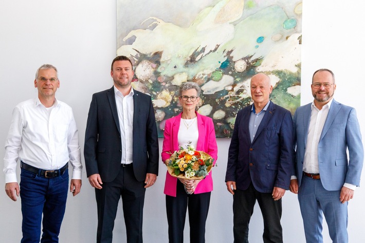 LAUDA ehrt Birgit Littmann-Breuer für 40 Jahre Betriebstreue