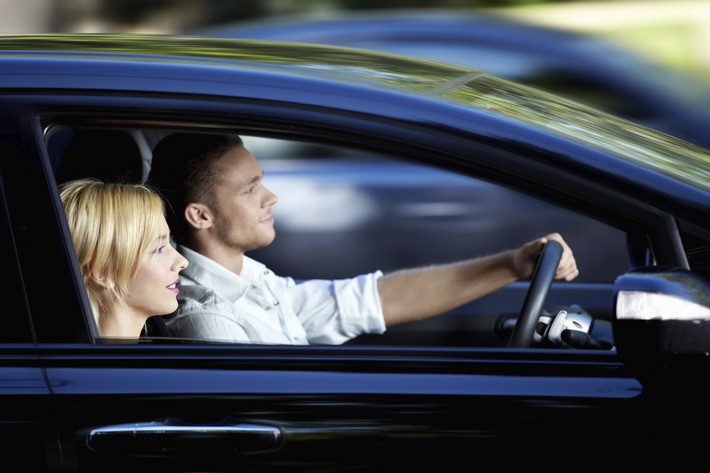 Des Deutschen liebstes Kind: Eine aktuelle Studie von forsa und CosmosDirekt zur Bedeutung und Nutzung des Autos (FOTO)