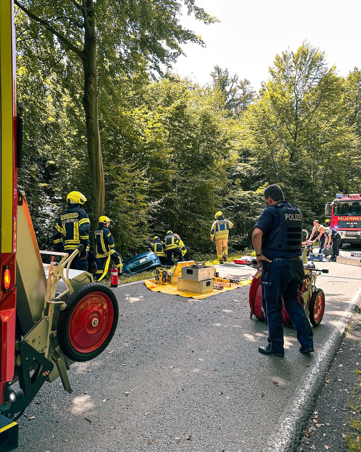 FW-DT: Verkehrsunfall mit eingeklemmter Person