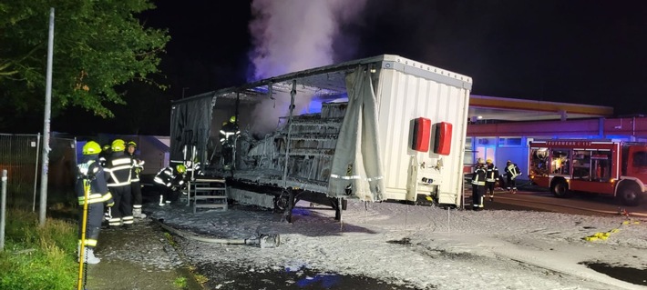 POL-VDMZ: Brand eines mit Lithium-Ionen-Akkus beladenen Lkw