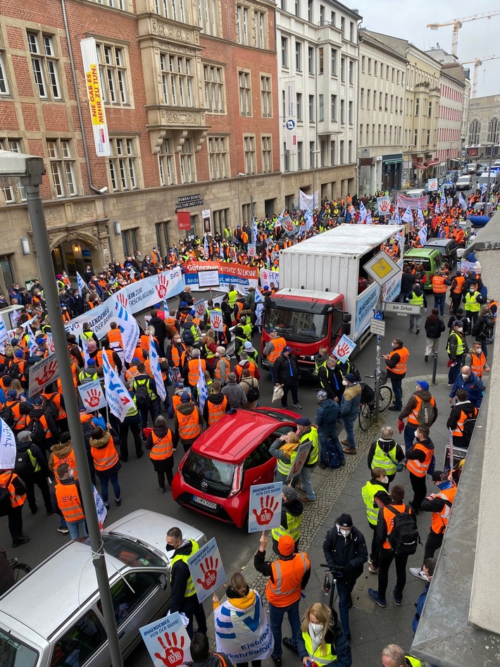 EVG: 1.200 demonstrieren gegen die Zerschlagung der Bahn in Berlin