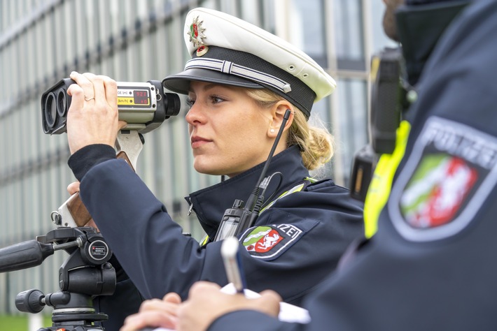 POL-ME: Gezielte Verkehrskontrollen an der so genannten "Müllermilchkurve" - Velbert - 2205149