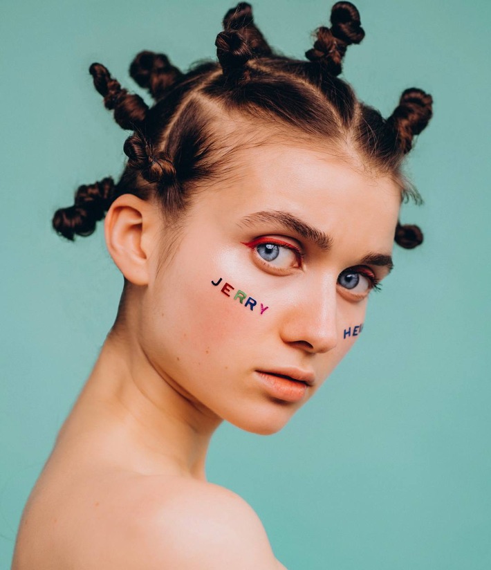 TRACKS East: Einladung zum virtuellen Pressegespräch mit ukrainischer Sängerin und "Peacefluencerin" Jerry Heil und russischer Journalistin Masha Borzunova (Doschd)