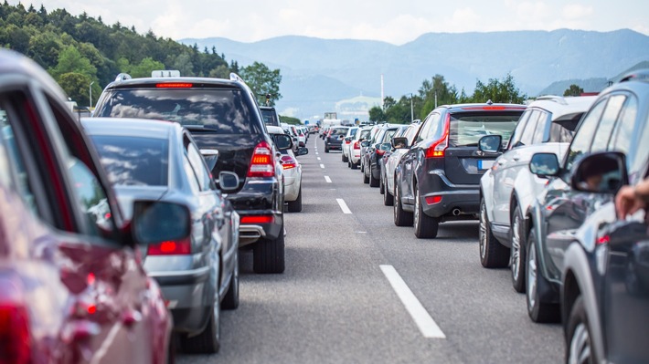 Geduldsprobe für Autofahrer / ADAC Stauprognose zum Start der hessischen Weihnachtsferien