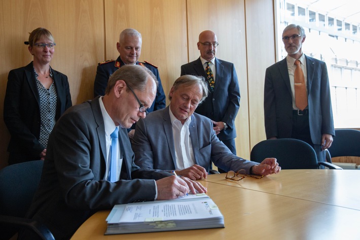 Bundeswehr und Hochschule Bonn-Rhein-Sieg unterzeichnen Vereinbarung über engere Zusammenarbeit