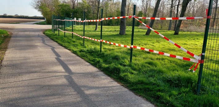 POL-NE: Dreiste Diebe entwenden Zaunelemente