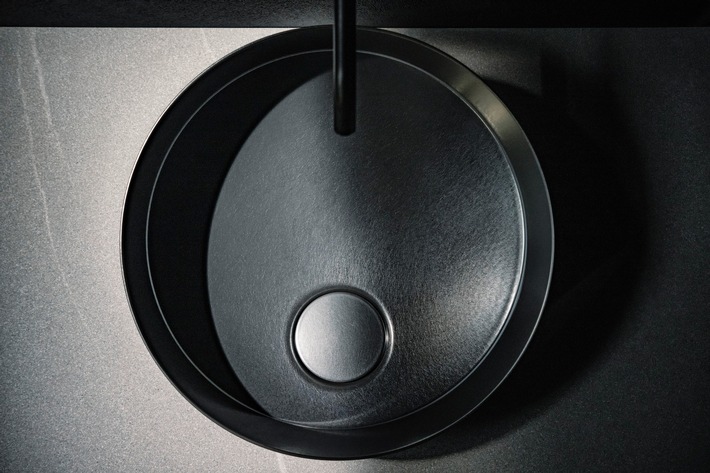 [PRESSEMITTEILUNG] LAUFEN erweitert sein Premium-Portfolio um glasierten Stahl