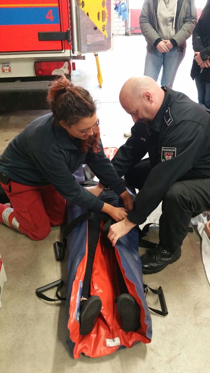 FW-Erkrath: Girlsday bei der Feuerwehr Erkrath