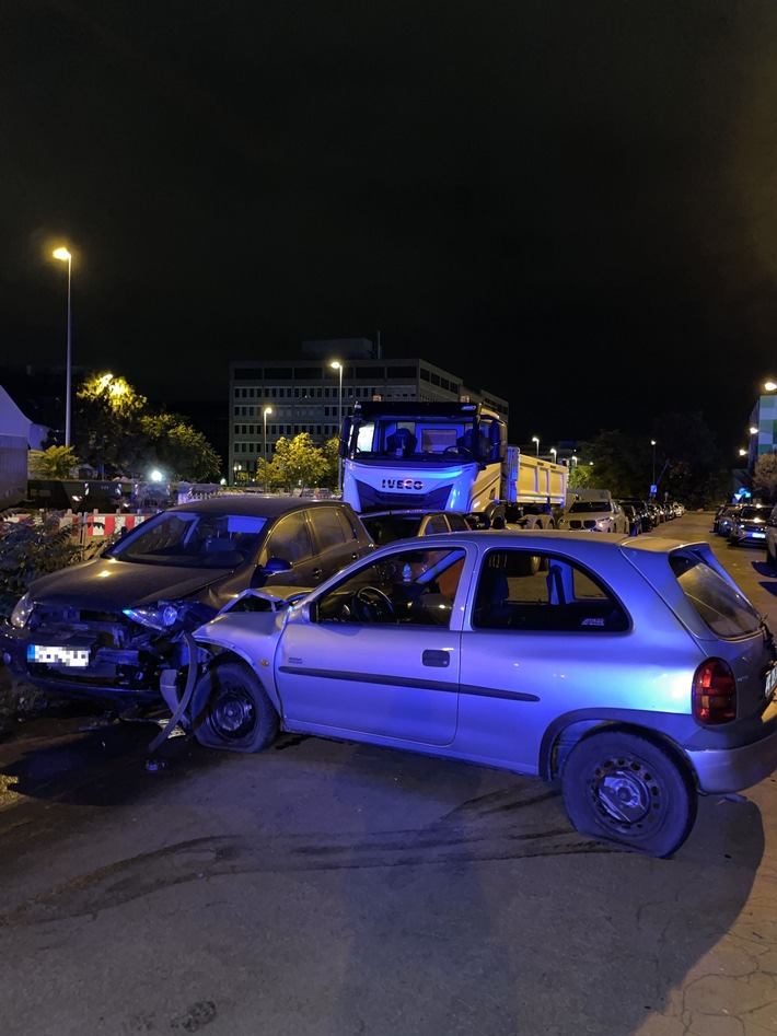 POL-OF: Flucht vor Kontrolle: Auto und Streifenwagen verunfallt; drei verletzte Stadtpolizisten