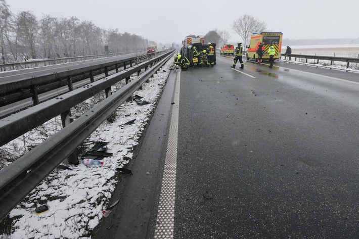 POL-DEL: Autobahnpolizei Ahlhorn: Verkehrsunfall auf der Autobahn 28 in Hude +++ Eine Person leicht verletzt +++ Hoher Sachschaden