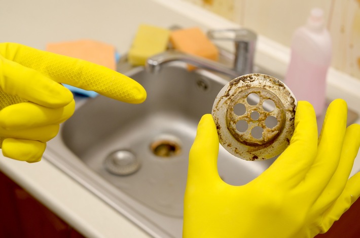 Wussten Sie schon, was bei üblem Geruch aus dem Abfluss hilft?