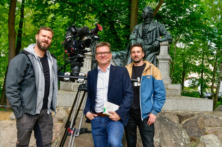 &quot;Die Entdeckung der Heimat - Fontanes Wanderungen durch die Mark Brandenburg&quot; - Drehstart des rbb-Mehrteilers zum 200. Geburtstag von Theodor Fontane