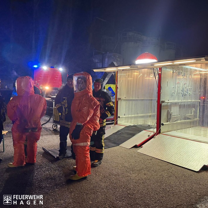 FW Hagen: Gefahrguteinsatz, Unterstützung für Polizei.