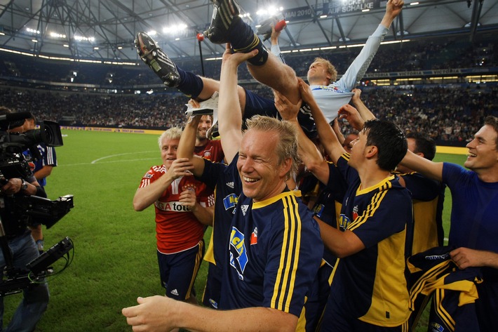 35,3 Prozent MA! Oliver Pochers Duell mit FC Bayern München ín Sat.1 stärkstes Spiel des Sommers/ Bayern siegen 13:0