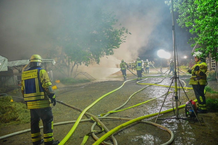 KFV-CW: Großbrand auf landwirtschaftlichem Anwesen in Ebhausen-Wenden. Keine verletzten Personen. Sachschaden rund 250.000 Euro