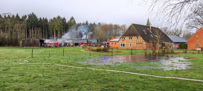 POL-ROW: ++ Langerhalle durch Feuer zerstört ++