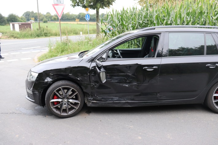 POL-HF: Unfallflucht unter Alkoholeinfluss- Fahrer flüchtet in Maisfeld