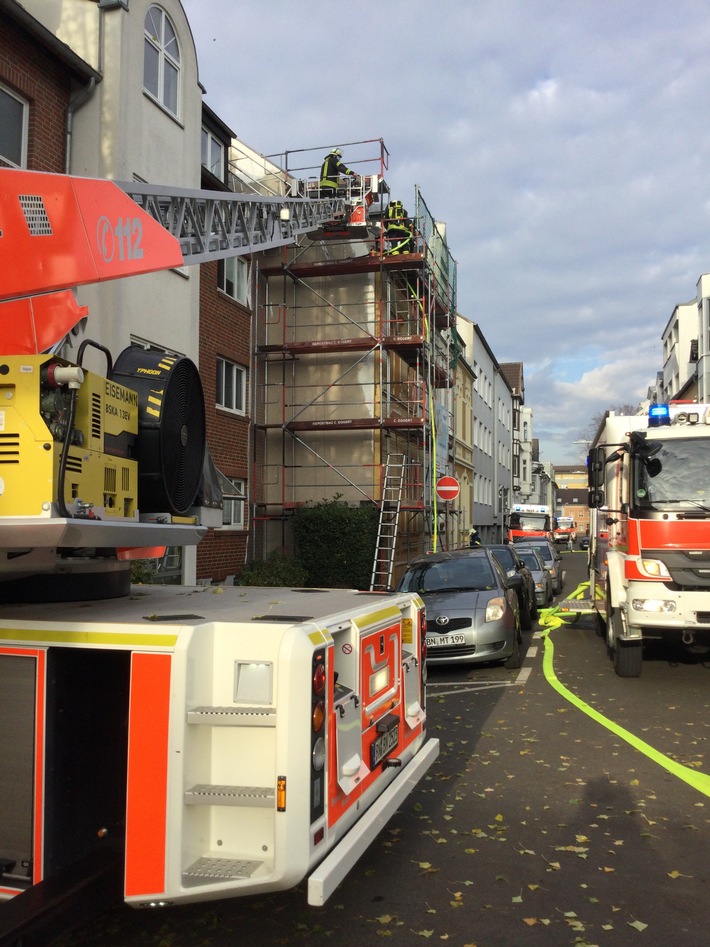 FW-BN: Beginnender Dachstuhlbrand in Bonn-Beuel