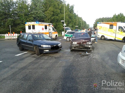 POL-PPWP: Einsiedlerhof-Beim Wenden Unfall verursacht