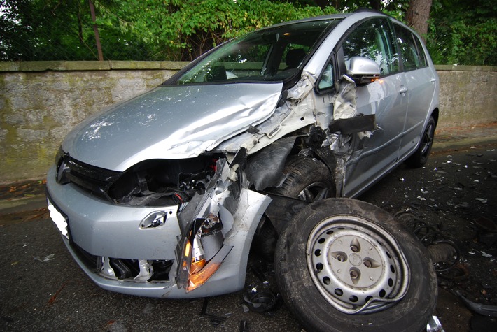 POL-HI: Verkehrsunfall mit Sach.-und Personenschaden