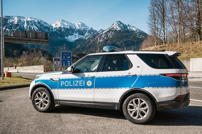Bundespolizeidirektion München: Migranten auf Autobahn ausgesetzt/ Bundespolizei ermittelt gegen Schleuser