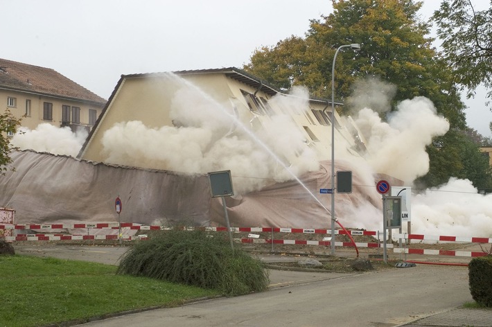 Sprengung als Start zu neuer Wohn-Grossüberbauung in Schlieren