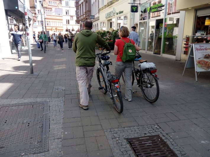 POL-PPTR: Fahrradfahren in der Fußgängerzone - nur wenn es erlaubt ist