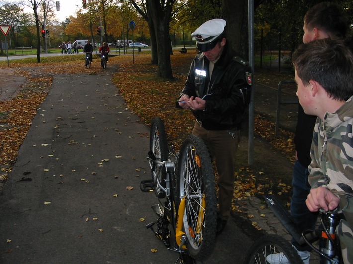 POL-HOL: Aktionen zur Bekämpfung der Fahrradkriminalität: Polizei führt gezielte Fahrradkontrollen durch