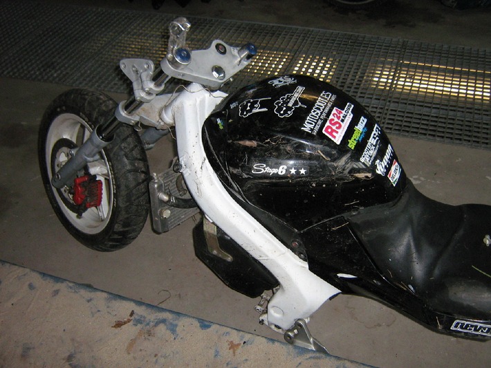 POL-DA: Bürstadt: Ausgeschlachtetes Motorrad im Weiher gefunden/ Polizei sucht Besitzer