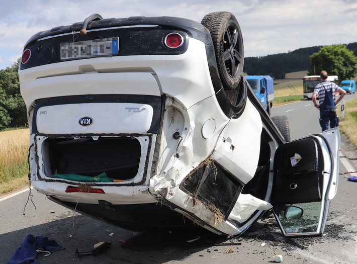 POL-HX: Pkw landet auf dem Dach - Fahrer schwer verletzt