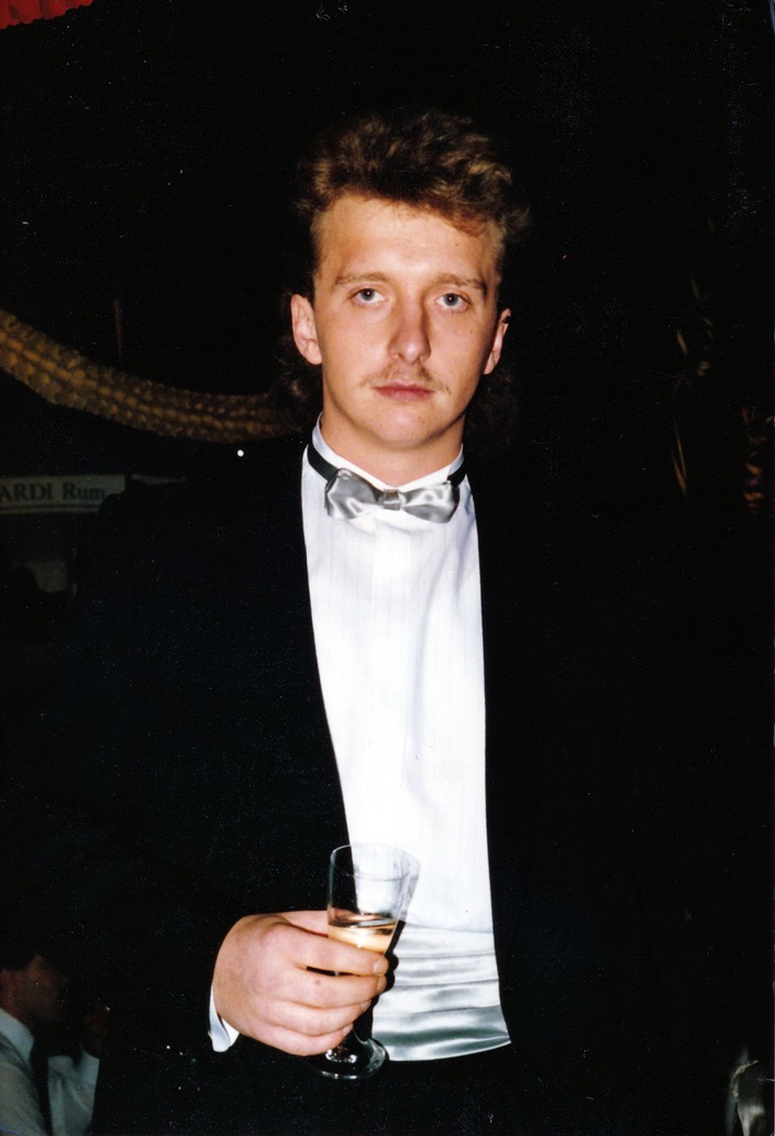 POL-BN: Fernsehfahndung in "XY" - Auffindung von menschlichen Knochen im Mai 1994 - Fahndungsintensivierung nach Identifizierung des Toten - Staatsanwaltschaft und Angehörige setzen 5.000 Euro Belohnung aus
