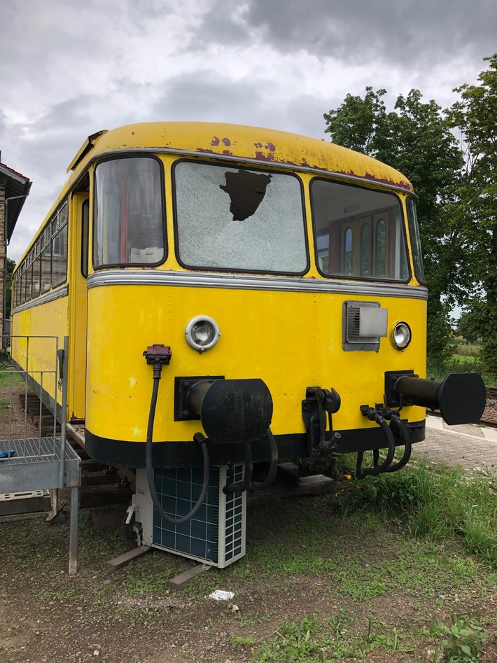 POL-PDLD: Rohrbach - Sachbeschädigung an historischem Schienenfahrzeug