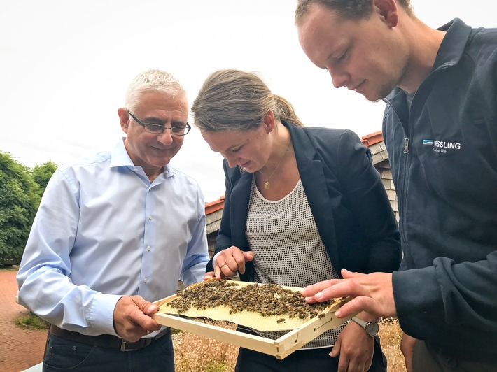 Bienen als verbindendes Element in der Mitarbeiterschaft / Zeichen für Umweltschutz und Erhalt der Artenvielfalt