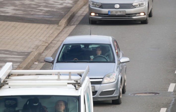 POL-DO: Kinder nicht angeschnallt, Handy vor der Nase - Polizei stellt bei Verkehrskontrolle zahlreiche Verstöße fest